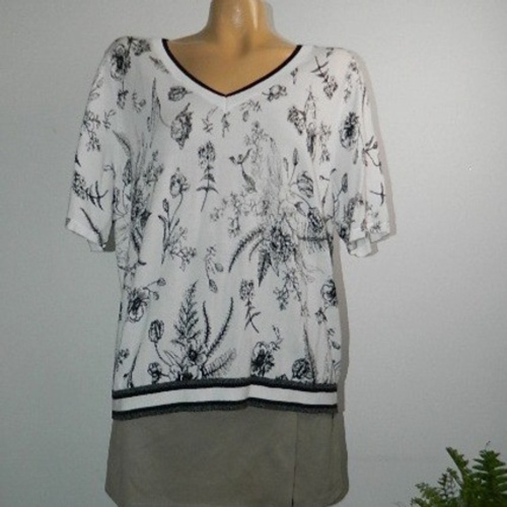 Talbots Sweater Womens XL P White Black Floral V-Neck Short Sleeve Cotton Blend